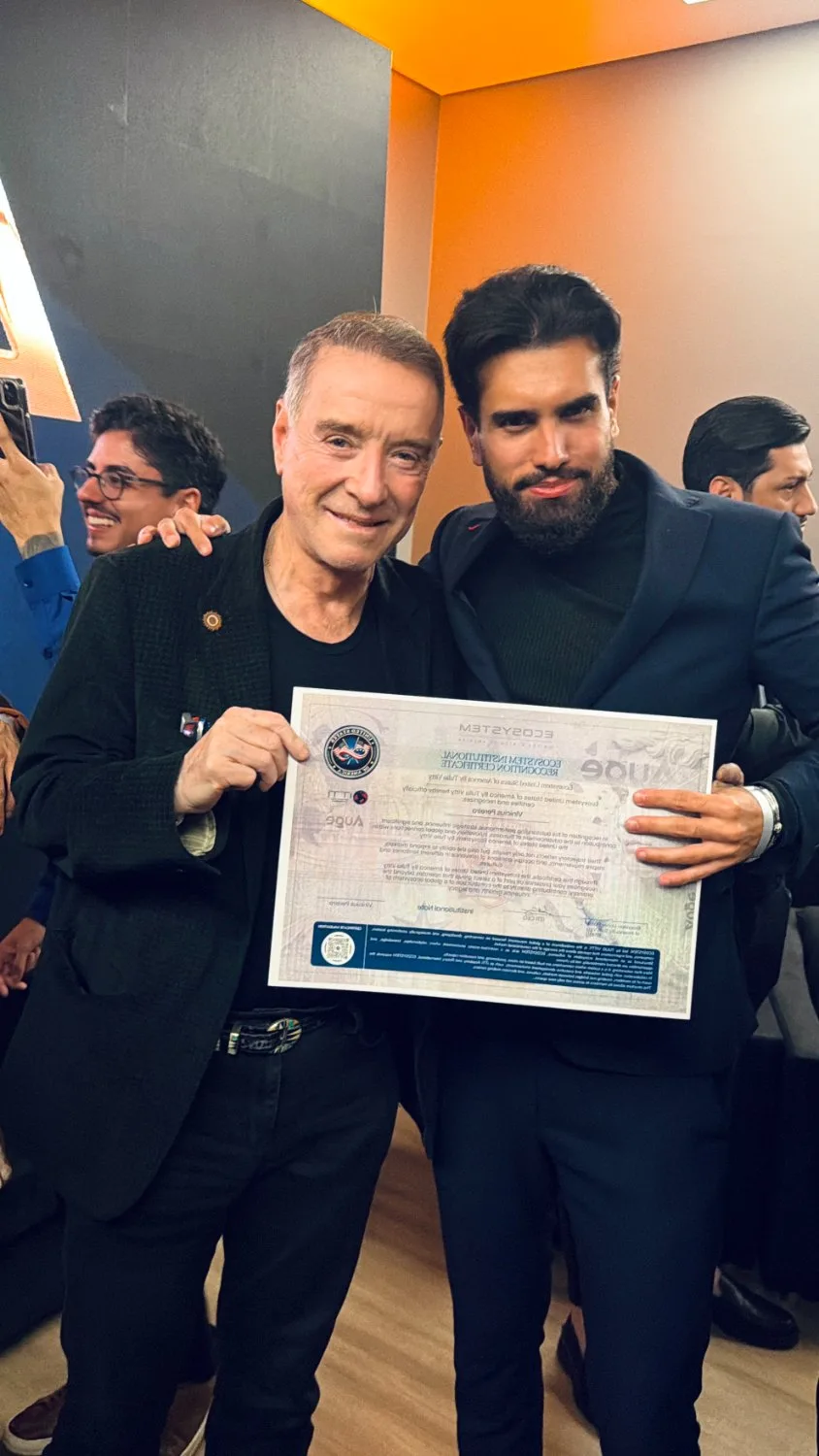 Vinicius Pereira premiado pelo Ecosystem United States of America — ao lado de Eike Batista